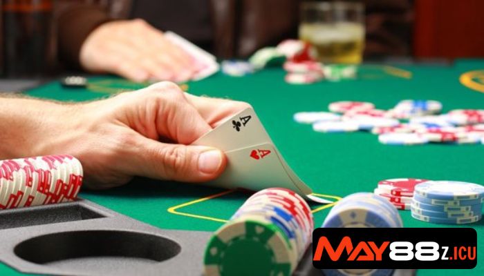So sánh Poker online và offline